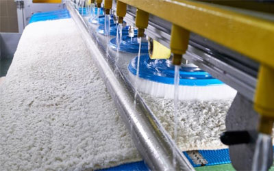 Profesyonel halı yıkama hizmetleri, evde yapılan temizliğe kıyasla daha derinlemesine bir temizlik sağlar ve halıların ömrünü uzatır. Halıların temizlenmesi için birkaç farklı yöntem vardır. Bunlar arasında şampuanlama, buharlı temizleme, kuru temizleme ve halı yıkama makineleri kullanarak yıkama gibi yöntemler bulunmaktadır.